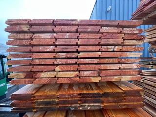 Ca. 120x Douglas Zweeds Rabat, 26x190mm, lengte 300cm